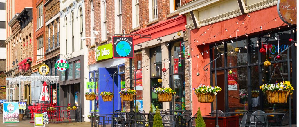 stores, shops, bars, restaurants in market square in downtown knoxville
